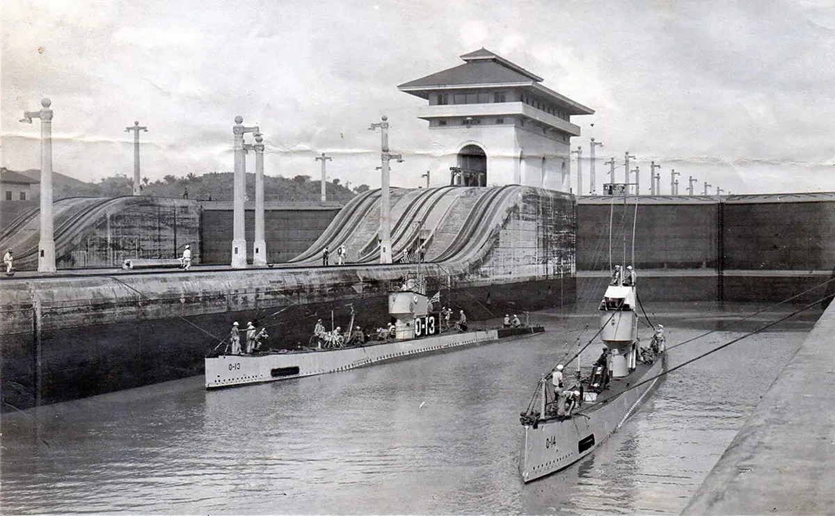 USS O-13 (SS-74) & O-14 (SS-75) in Panama Canal, either 1920 or 1923 on their way back to the Atlantic